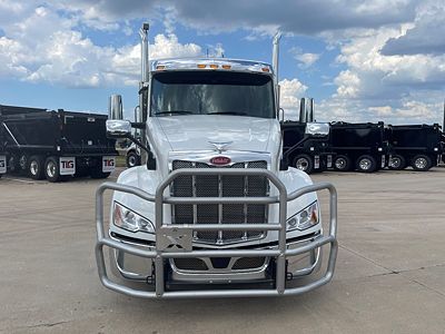2025 Peterbilt 579