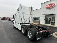 2017 Volvo VNL64T670