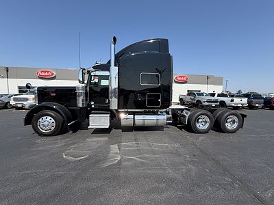 2022 Peterbilt 389