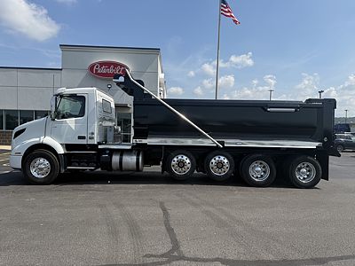 2020 Volvo VNL64T