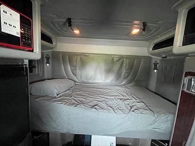 2024 Peterbilt 389