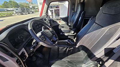 2023 Peterbilt 579