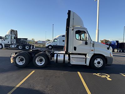 2020 Freightliner CASCADIA 125