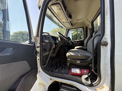 2019 Volvo VHD64
