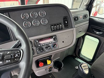 2023 Peterbilt 389