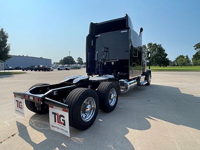 2022 Peterbilt 389