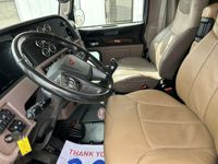 2023 Peterbilt 389