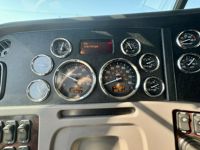 2022 Peterbilt 389