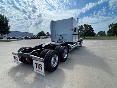 2023 Peterbilt 389