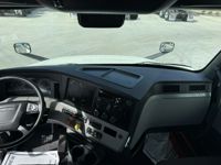 2021 Freightliner CASCADIA 126