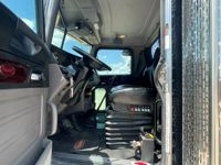 2023 Peterbilt 389