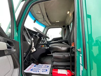 2023 Kenworth T680
