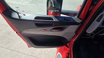 2023 Peterbilt 579