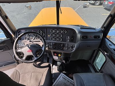 2017 Peterbilt 389