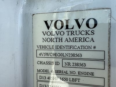 2020 Volvo VNL64T