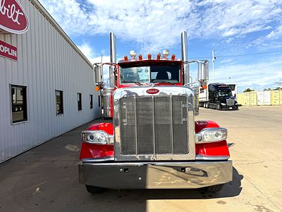 2023 Peterbilt 389