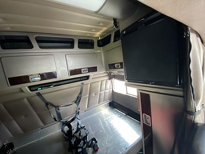 2023 Peterbilt 389