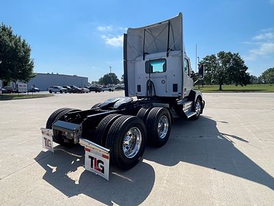 2023 Kenworth T680
