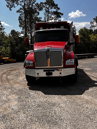 2025 Kenworth T880