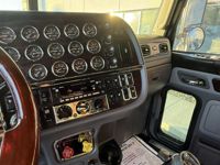 2022 Peterbilt 389