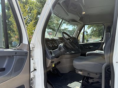 2019 Freightliner CASCADIA 126