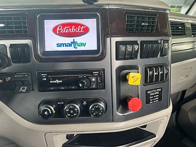 2022 Peterbilt 579