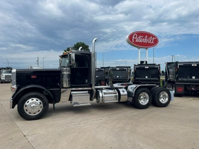 2023 Peterbilt 389