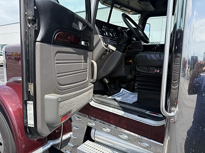 2021 Peterbilt 389