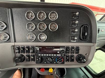 2021 Peterbilt 389