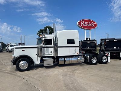 2023 Peterbilt 389