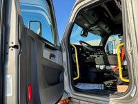 2023 Freightliner CASCADIA 126