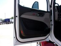 2023 Peterbilt 579