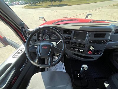 2014 Peterbilt 567-121