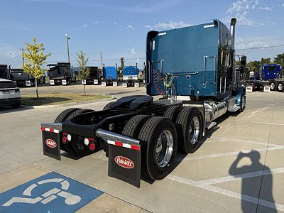 2023 Peterbilt 389