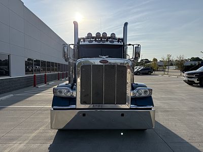 2023 Peterbilt 389