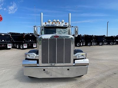 2023 Peterbilt 389