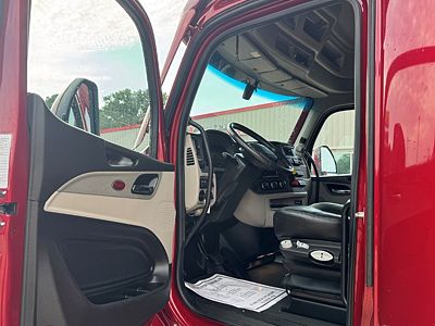 2023 Peterbilt 579