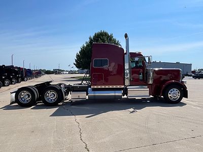 2022 Peterbilt 389