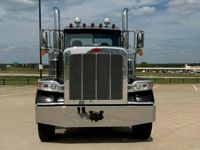 2022 Peterbilt 389