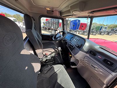 2023 Peterbilt 389