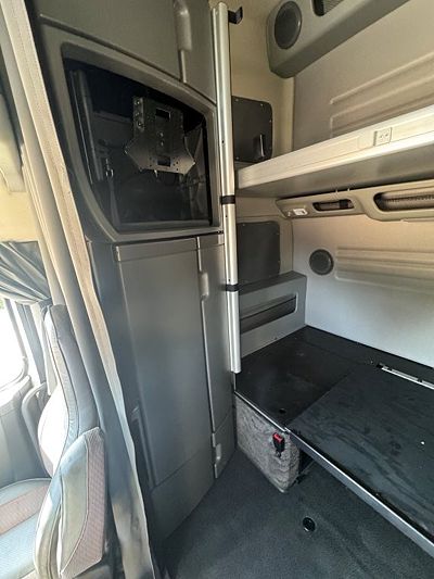 2025 Volvo Vnl 860