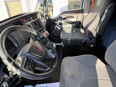 2023 Kenworth T880