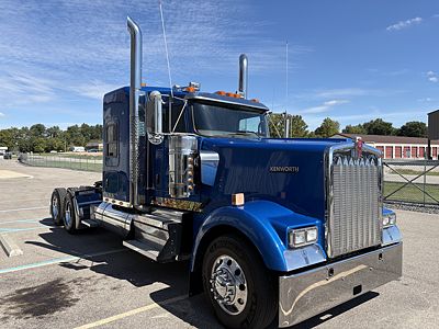 2023 Kenworth W900L