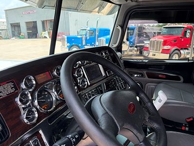 2021 Peterbilt 389