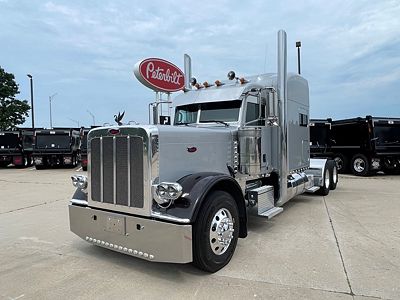 2023 Peterbilt 389