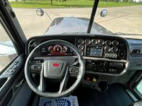 2023 Peterbilt 389