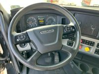 2020 Freightliner CASCADIA 126