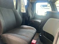 2019 Freightliner CASCADIA 126