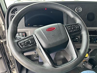 2022 Peterbilt 389