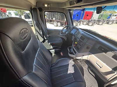 2023 Peterbilt 579